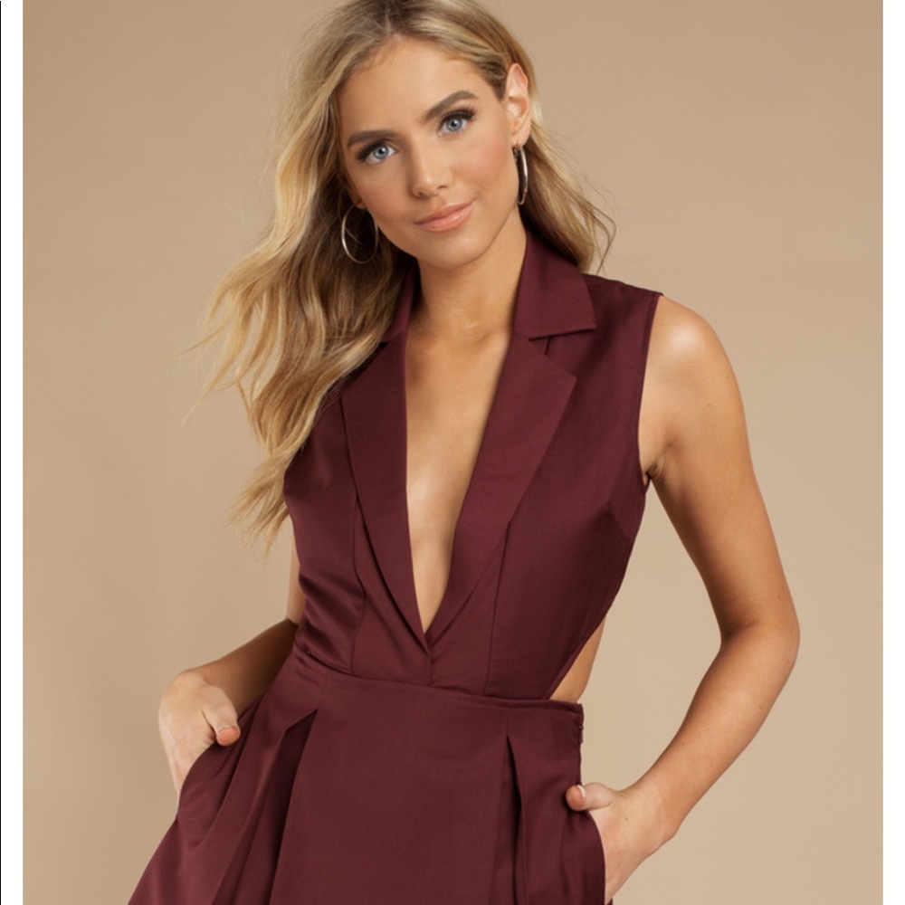 Maroon/wine cut out mini dress with pockets